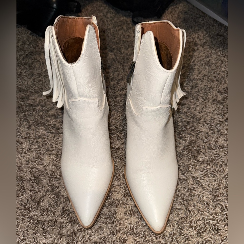 White fringe boot - Picture 3 of 4